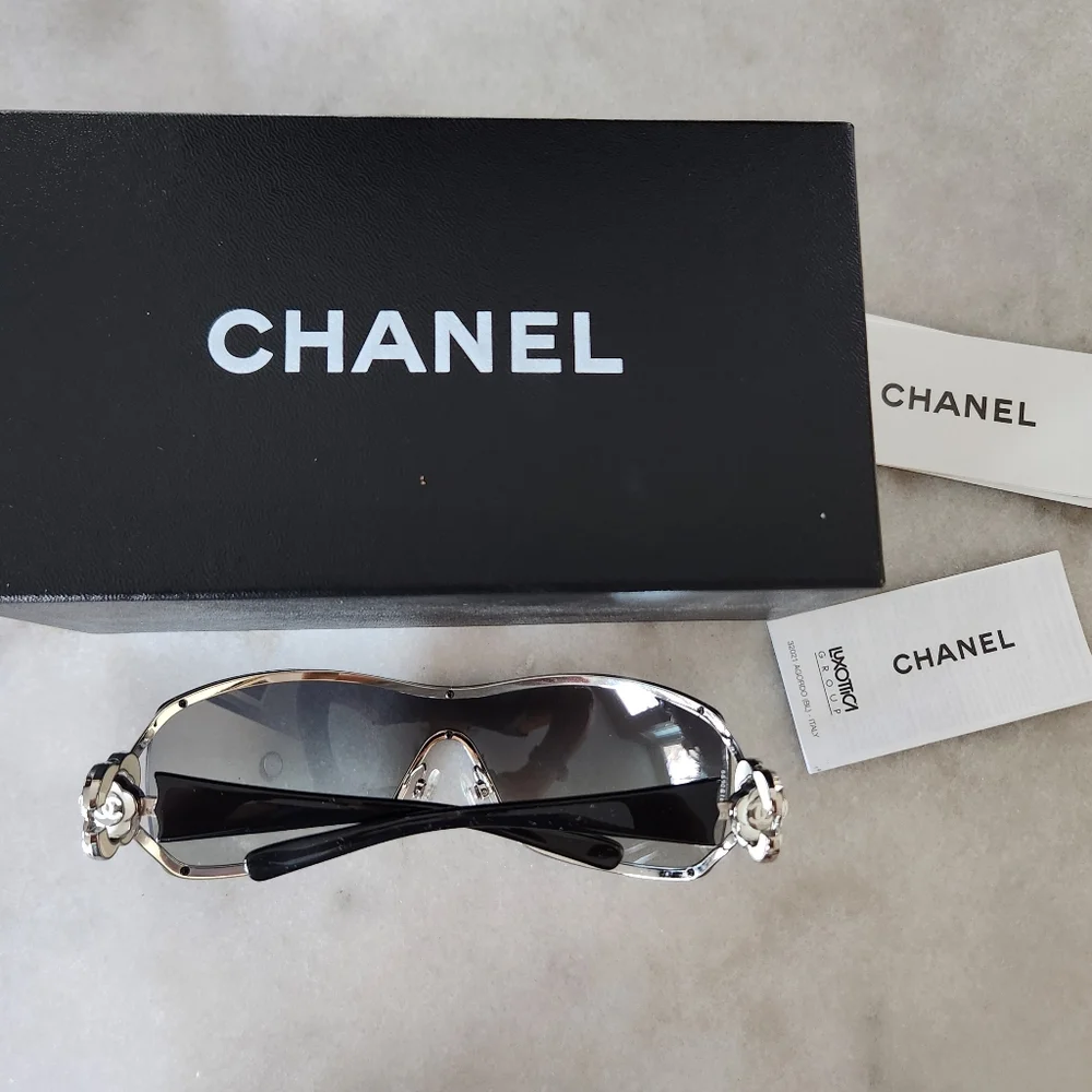 Chanel 4164 Camellia White Enamel Black Sunglasses AUTHENTIC - Picture 8 of 10